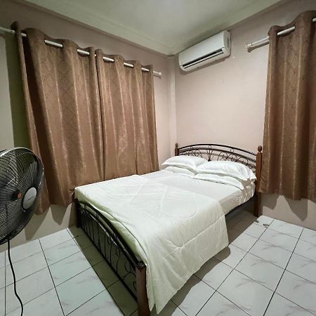 Hanif Homestay كوشنج المظهر الخارجي الصورة