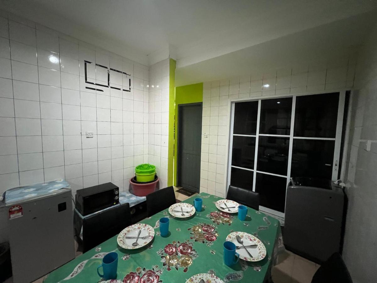 Hanif Homestay كوشنج المظهر الخارجي الصورة